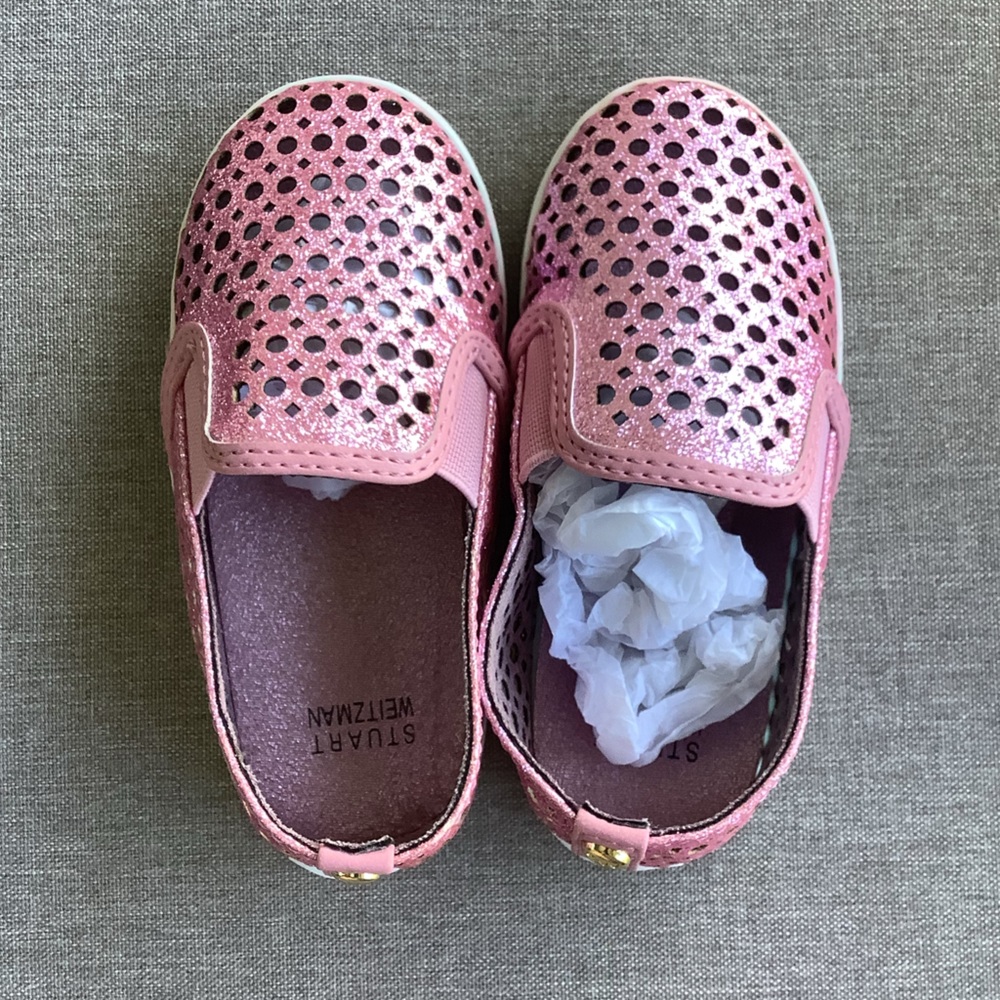 Stuart Weitzman baby shoes for girls size 6 pink glitter, gold ornament.